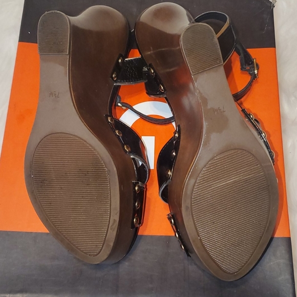 Shoes - Picture 2 of 5